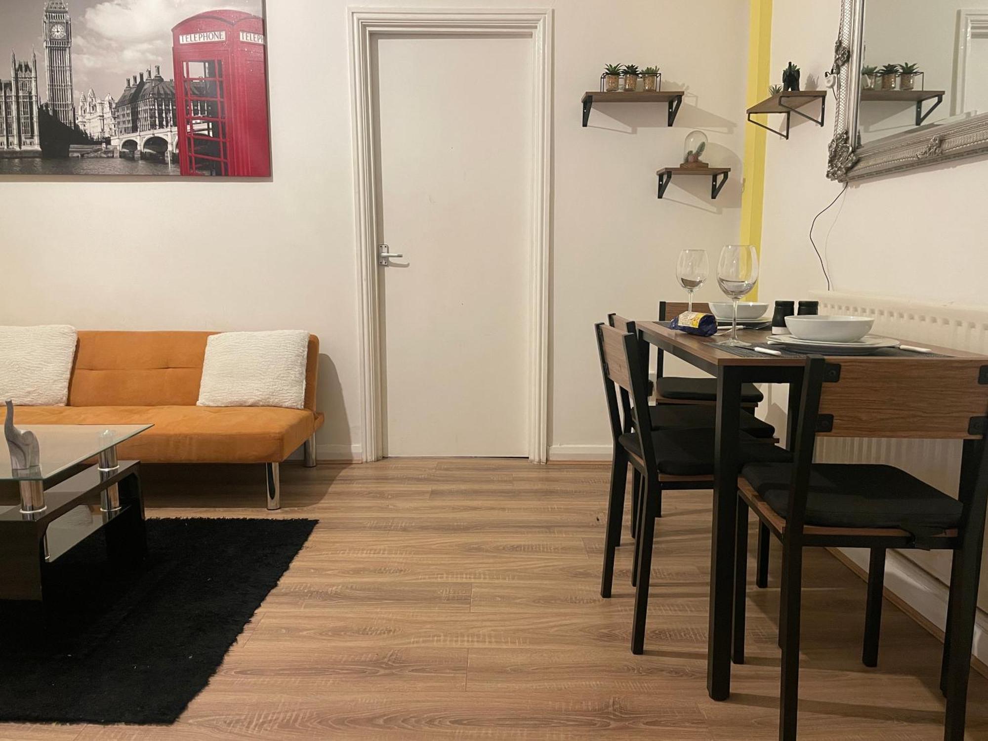 Centre One Bedroom - Free Parking, Free & Fast Wifi, 24hr Check-in, Nearby O2 Academy, The Mailbox & Broad Street Apartment *