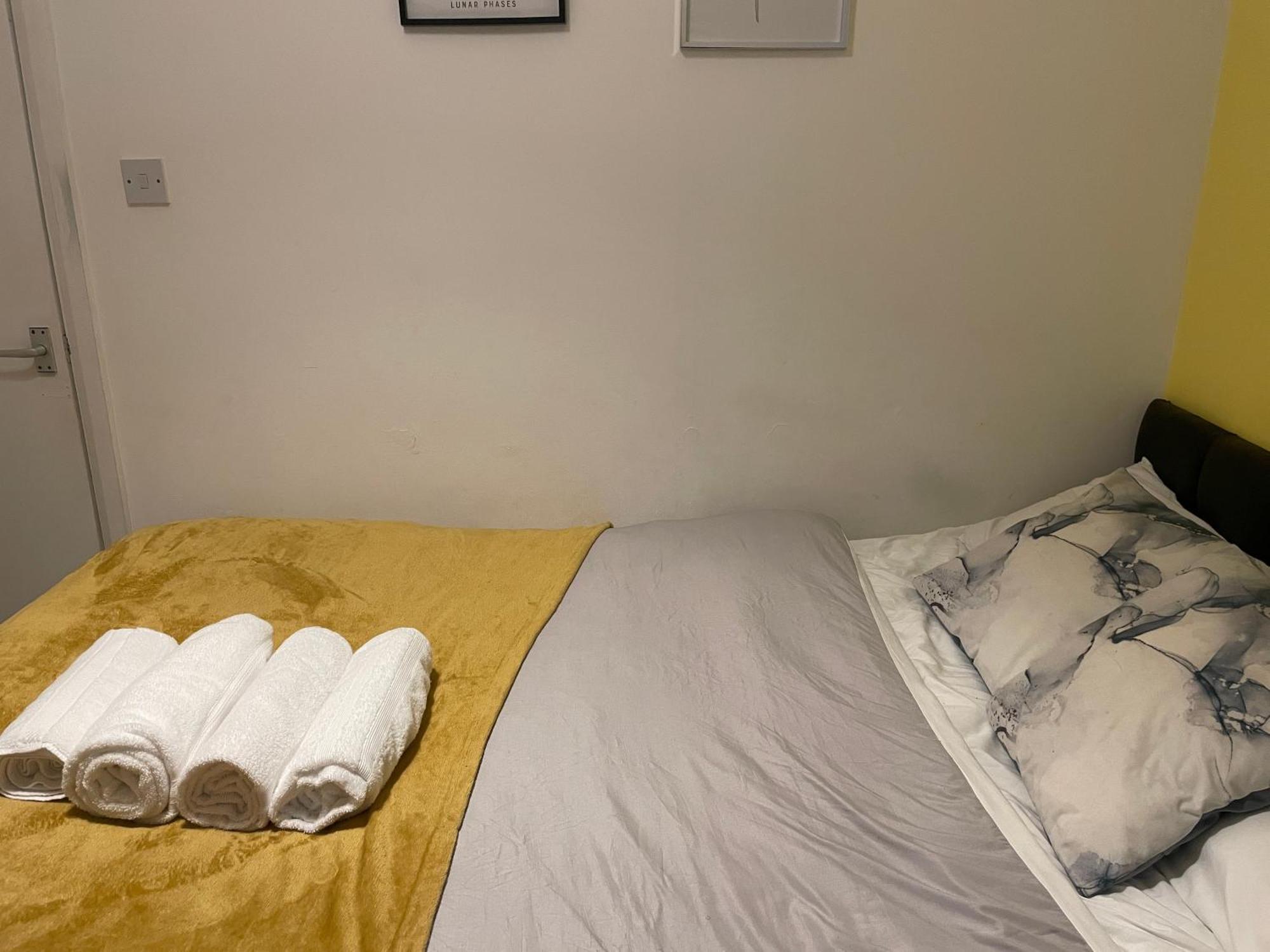 Centre One Bedroom - Free Parking, Free & Fast Wifi, 24hr Check-in, Nearby O2 Academy, The Mailbox & Broad Street Apartment Birmingham