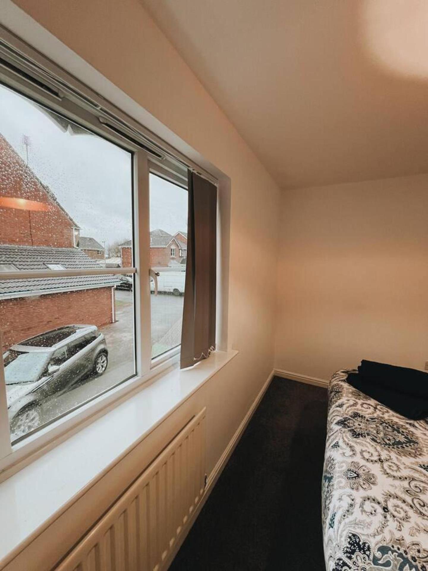 Stunning 3-bed House In Oldbury