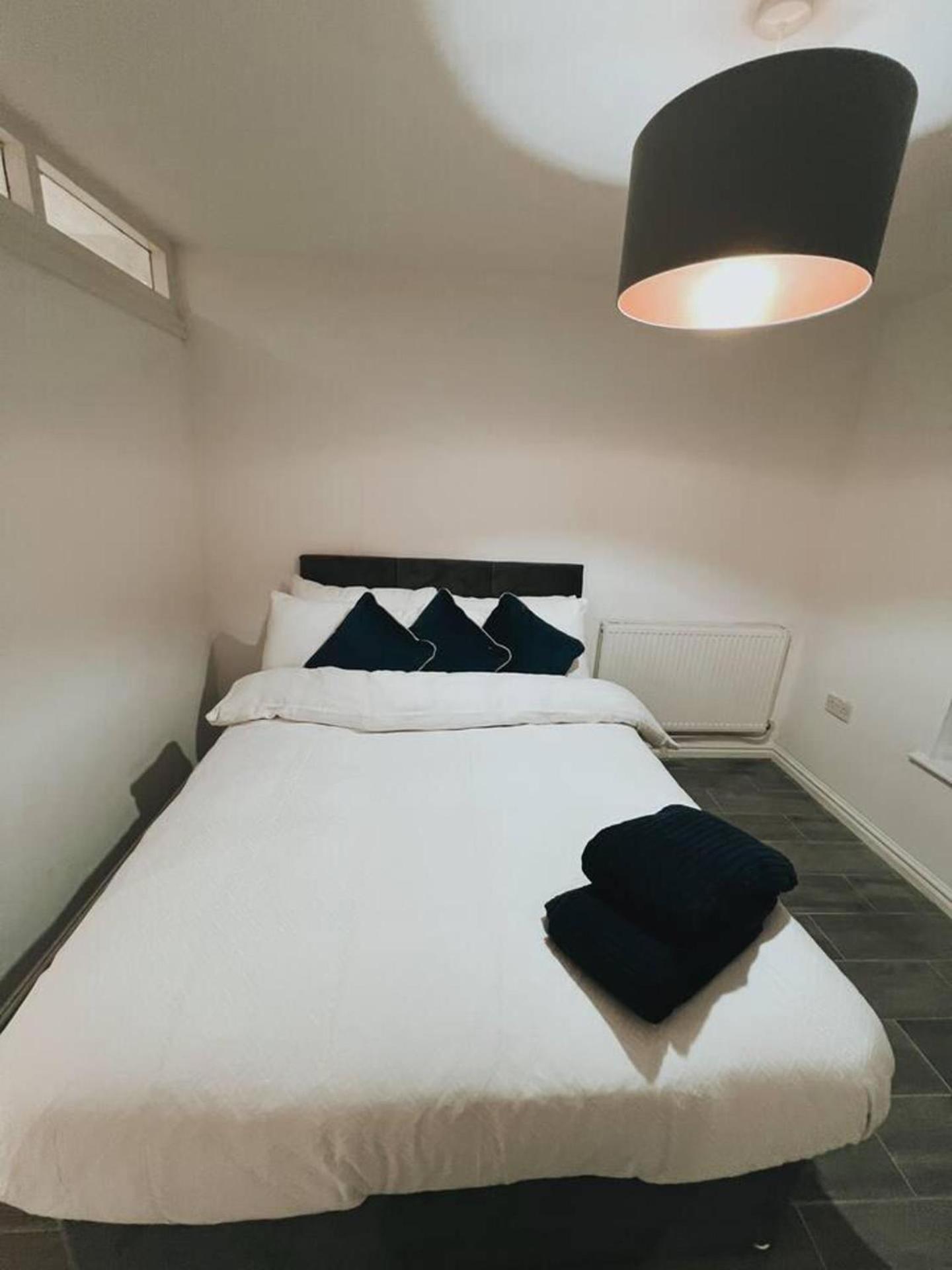 Stunning 3-bed House In Oldbury *