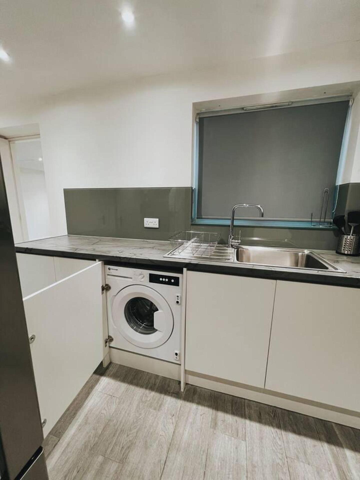 Stunning 3-bed House In Oldbury *