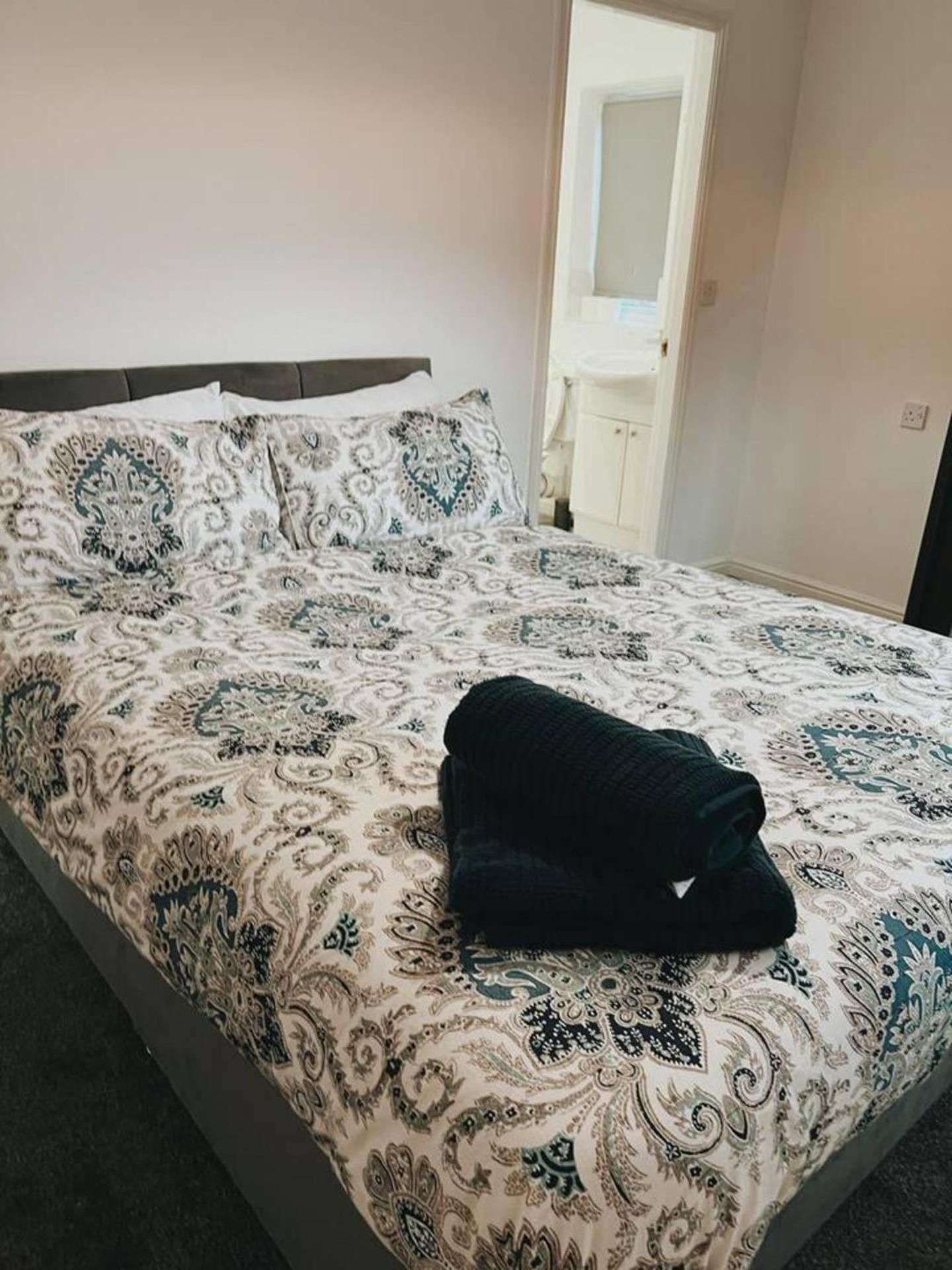 Holiday home Stunning 3-bed House In Oldbury Birmingham