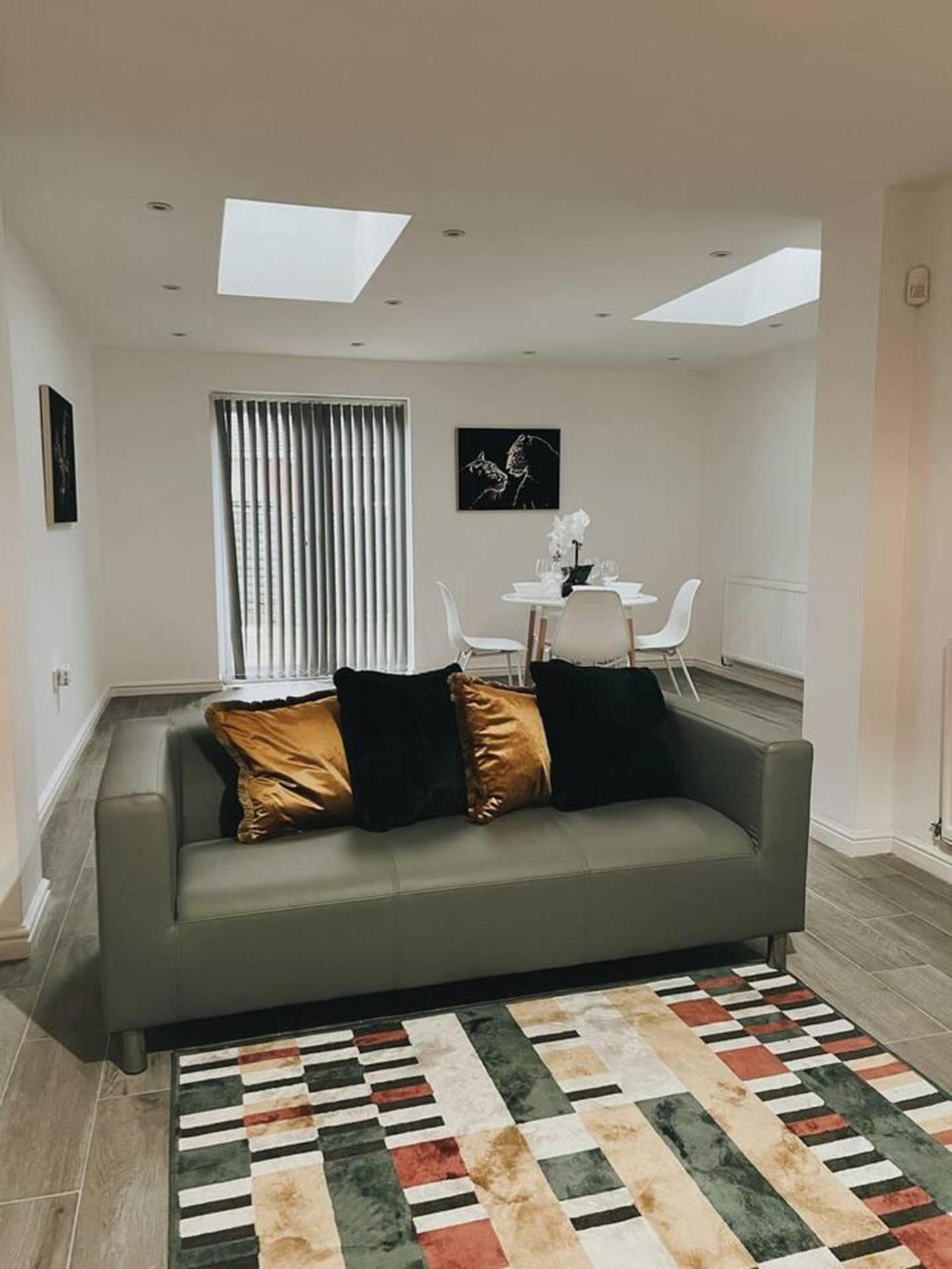 Stunning 3-bed House In Oldbury *