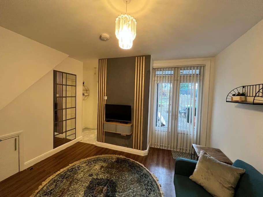 One-bedroom Flat With Parking And Garden Birmingham