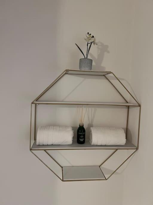 One-bedroom Flat With Parking And Garden *