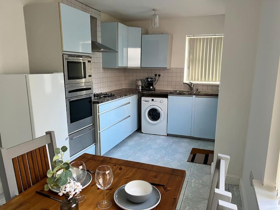One-bedroom Flat With Parking And Garden *