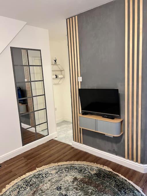 Apartment One-bedroom Flat With Parking And Garden Birmingham