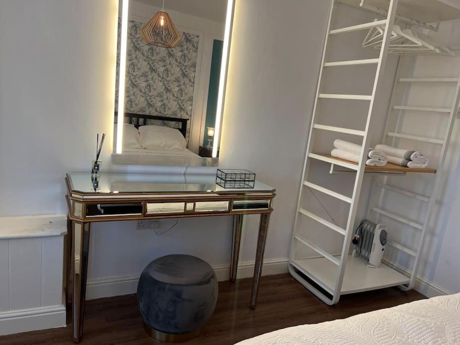Apartment One-bedroom Flat With Parking And Garden *