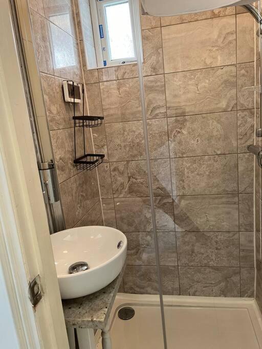 One-bedroom Flat With Parking And Garden *
