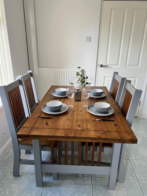 One-bedroom Flat With Parking And Garden Apartment