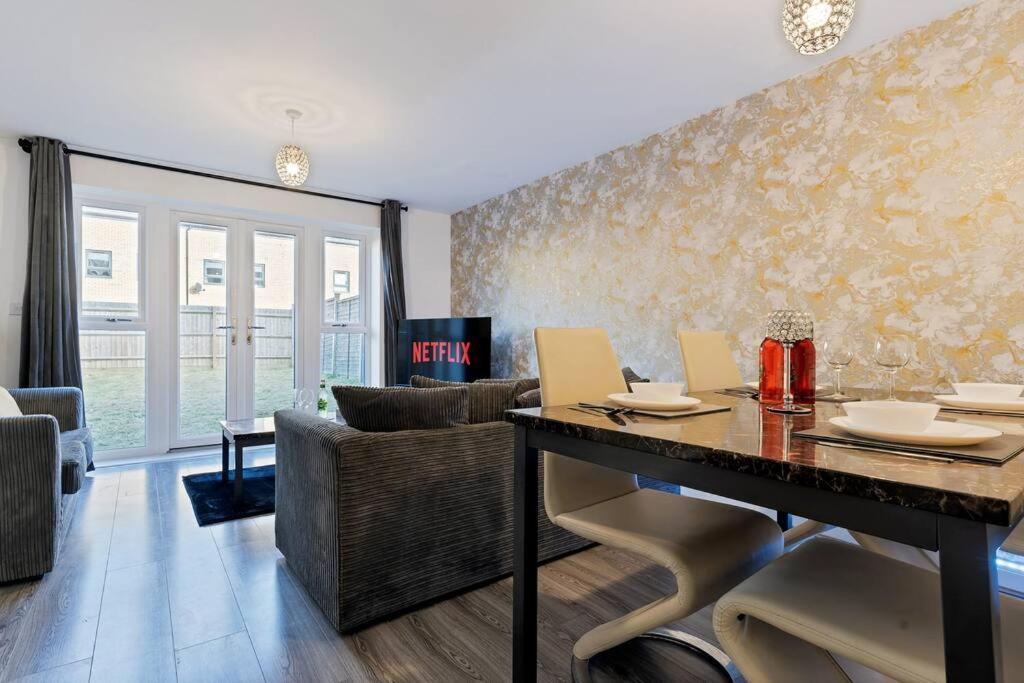 Luxury Centre Townhouse With Free Parking - Sleeps 4 - Perfect For Contractors, Business Travellers, Families And Other Groups - Near Bullring, Newstreet, Selfridges, Nec, Nia & Airport Birmingham