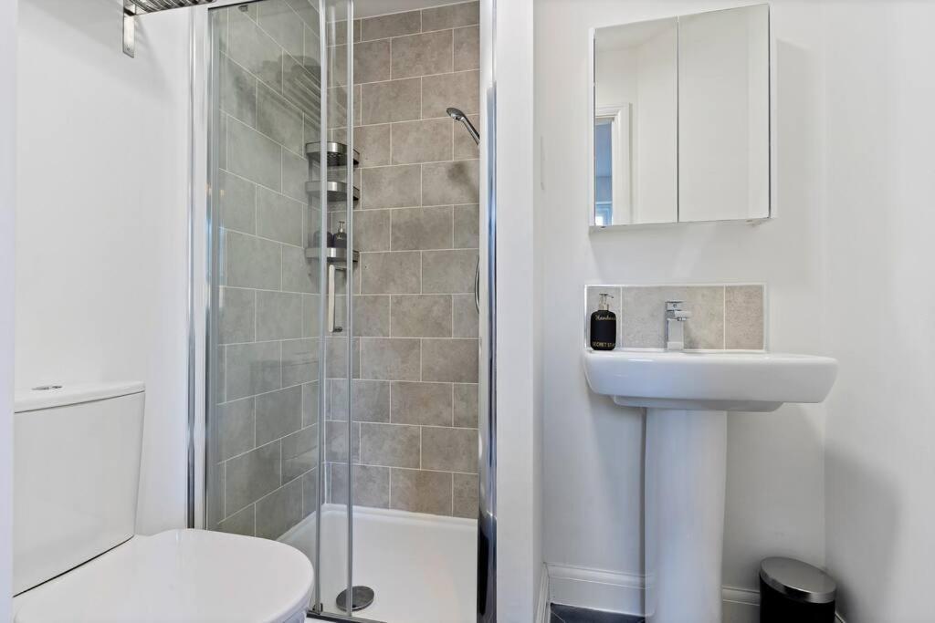 Luxury Centre Townhouse With Free Parking - Sleeps 4 - Perfect For Contractors, Business Travellers, Families And Other Groups - Near Bullring, Newstreet, Selfridges, Nec, Nia & Airport Birmingham