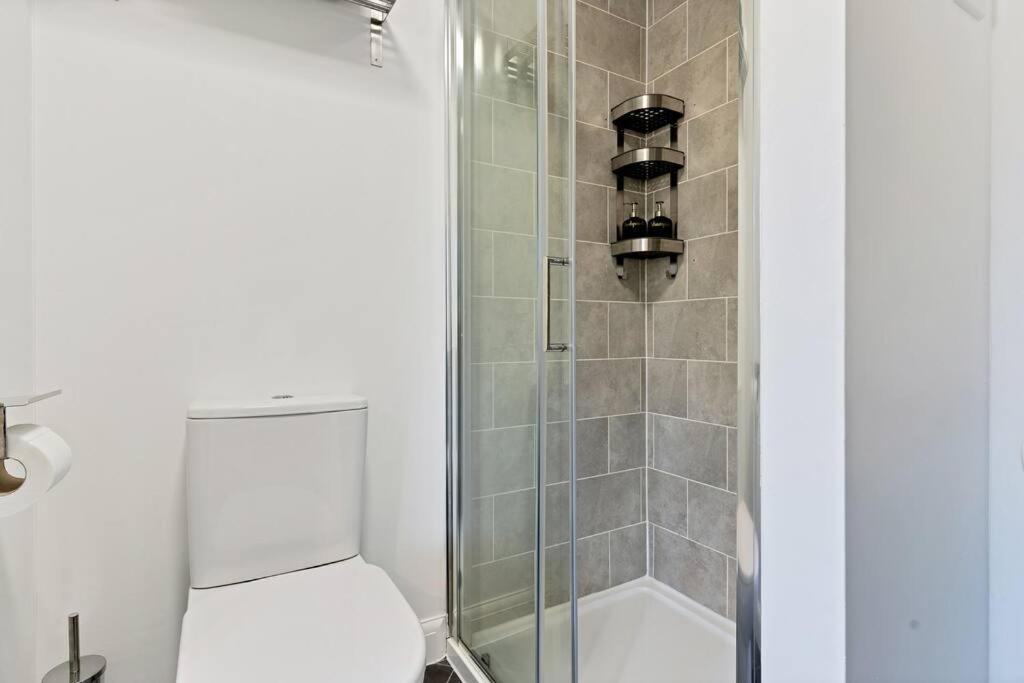 Apartment Luxury Centre Townhouse With Free Parking - Sleeps 4 - Perfect For Contractors, Business Travellers, Families And Other Groups - Near Bullring, Newstreet, Selfridges, Nec, Nia & Airport *