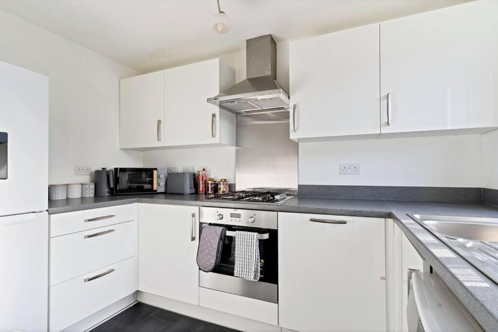 Apartment Luxury Centre Townhouse With Free Parking - Sleeps 4 - Perfect For Contractors, Business Travellers, Families And Other Groups - Near Bullring, Newstreet, Selfridges, Nec, Nia & Airport Birmingham
