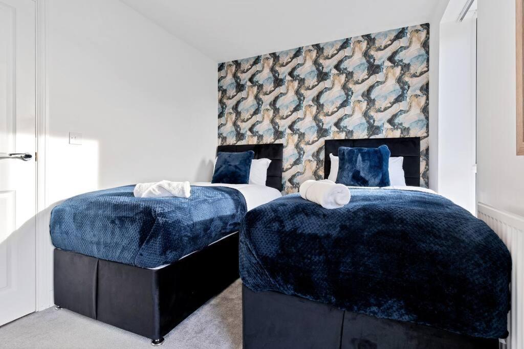 Luxury Centre Townhouse With Free Parking - Sleeps 4 - Perfect For Contractors, Business Travellers, Families And Other Groups - Near Bullring, Newstreet, Selfridges, Nec, Nia & Airport Apartment Birmingham