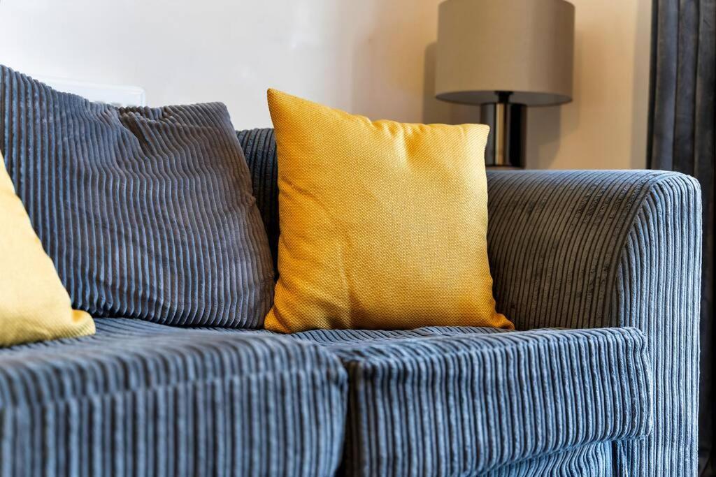 Luxury Centre Townhouse With Free Parking - Sleeps 4 - Perfect For Contractors, Business Travellers, Families And Other Groups - Near Bullring, Newstreet, Selfridges, Nec, Nia & Airport *