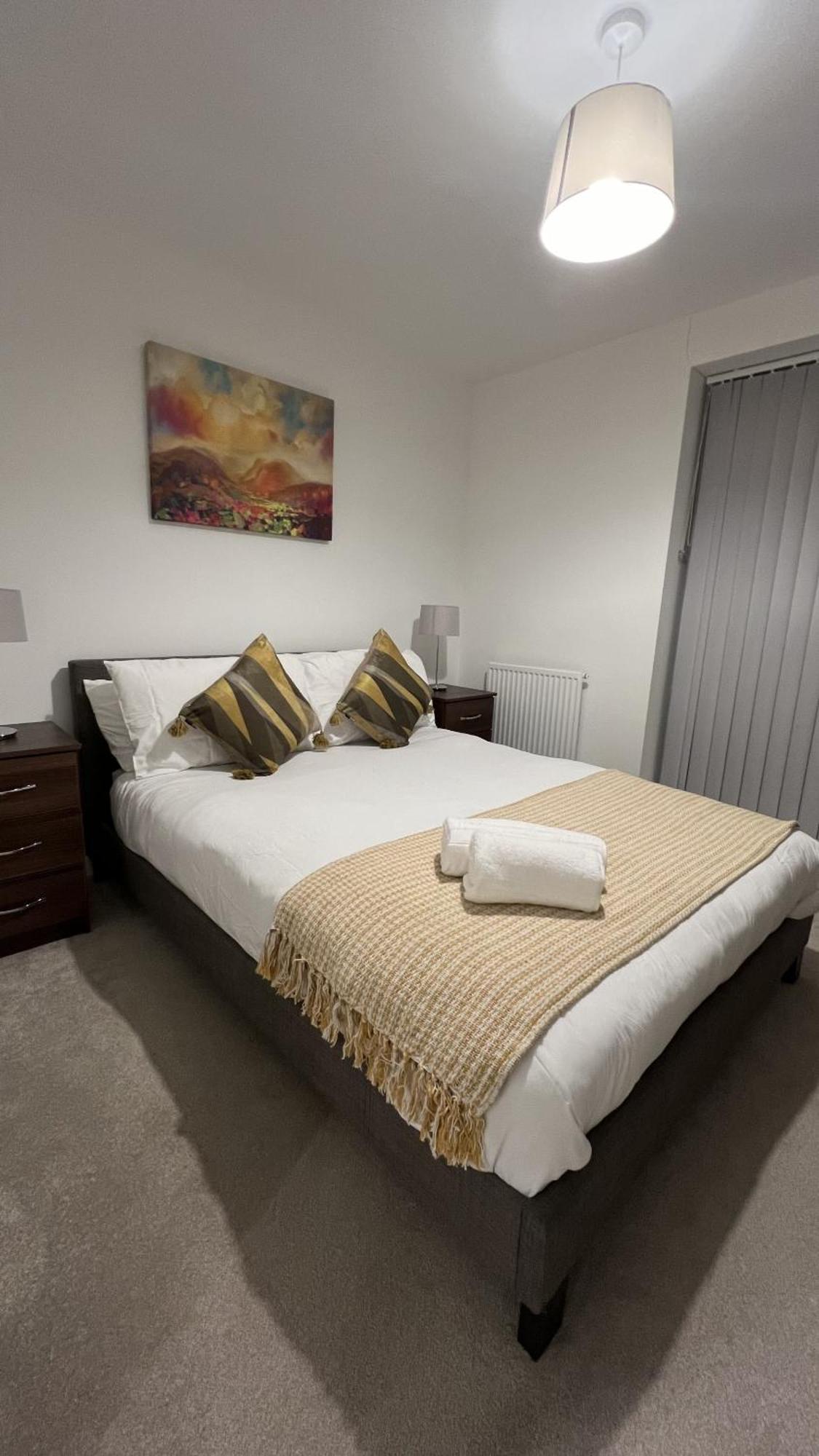 Apartment City 2 Bed 2 Bath- Netflix - Off-street Parking - Wifi