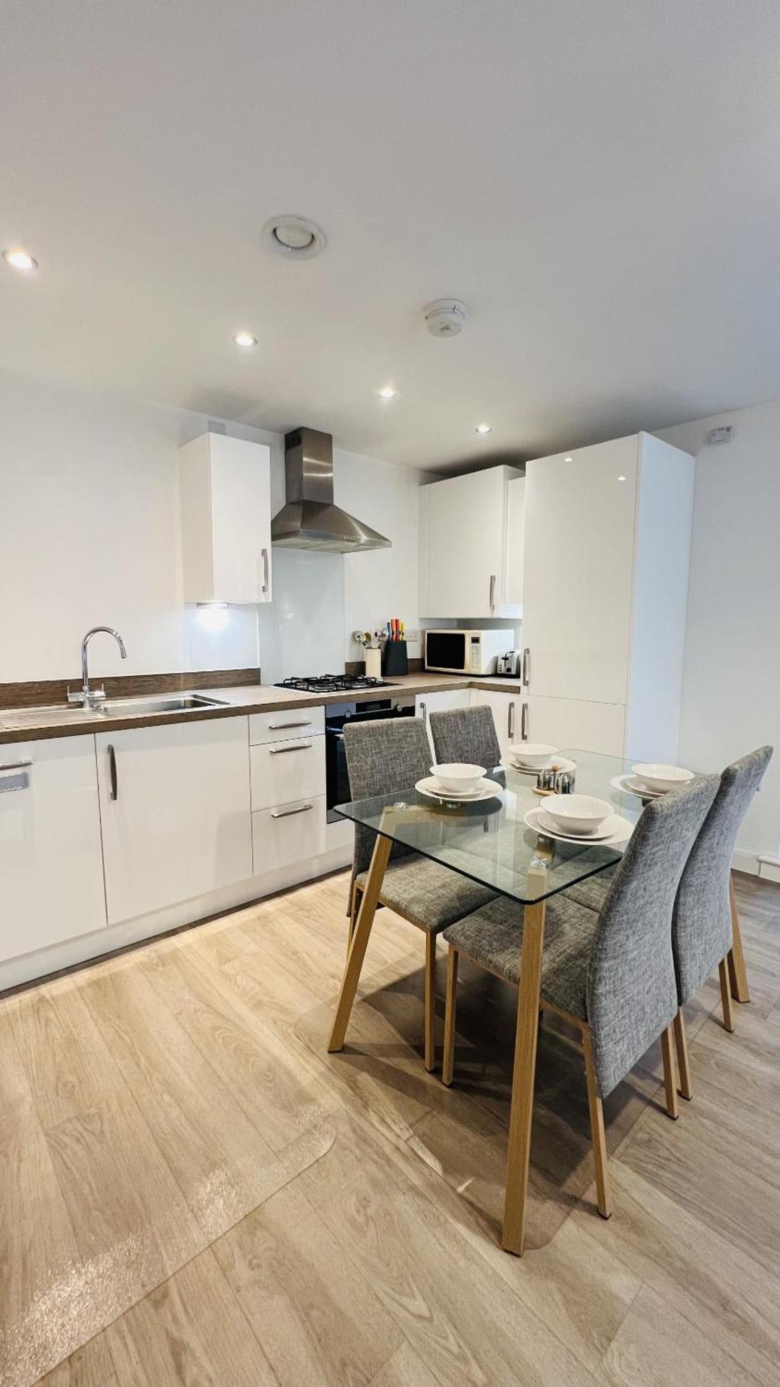 City 2 Bed 2 Bath- Netflix - Off-street Parking - Wifi