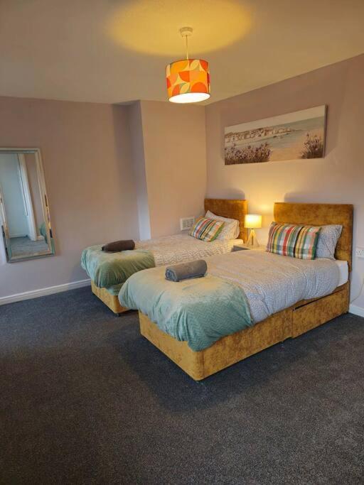 Swankyhome4groups/contractors/m6 Holiday home *
