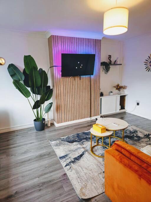 Swankyhome4groups/contractors/m6 * Birmingham