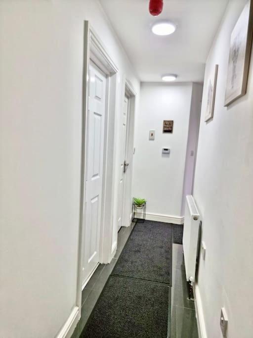 Apartment Large 7 Bedrooms Split-level Flat Sleeps Up To 14 Birmingham