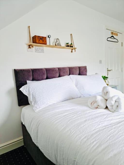 Large 7 Bedrooms Split-level Flat Sleeps Up To 14 * Birmingham