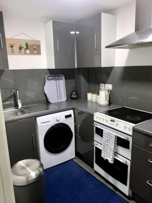 Apartment Large 7 Bedrooms Split-level Flat Sleeps Up To 14