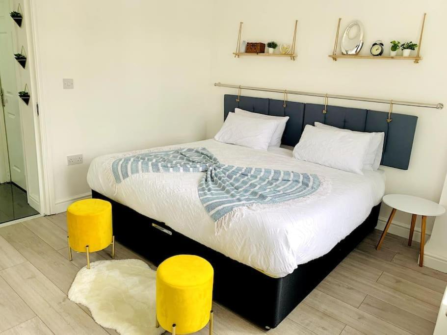 Apartment Large 7 Bedrooms Split-level Flat Sleeps Up To 14 Birmingham