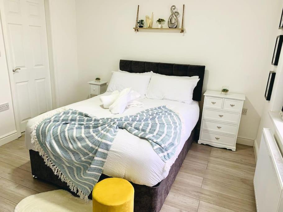 Large 7 Bedrooms Split-level Flat Sleeps Up To 14 Apartment Birmingham
