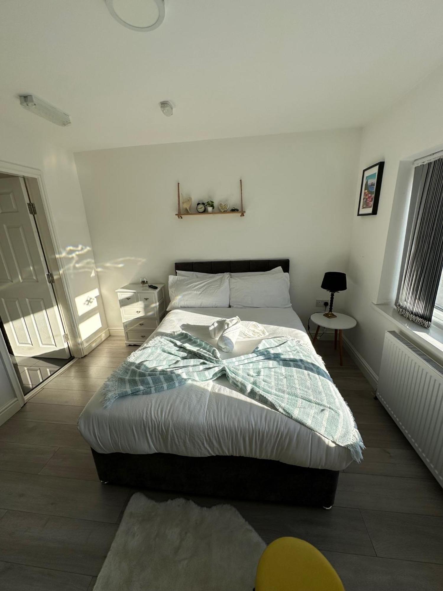 Apartment Large 7 Bedrooms Split-level Flat Sleeps Up To 14 Birmingham