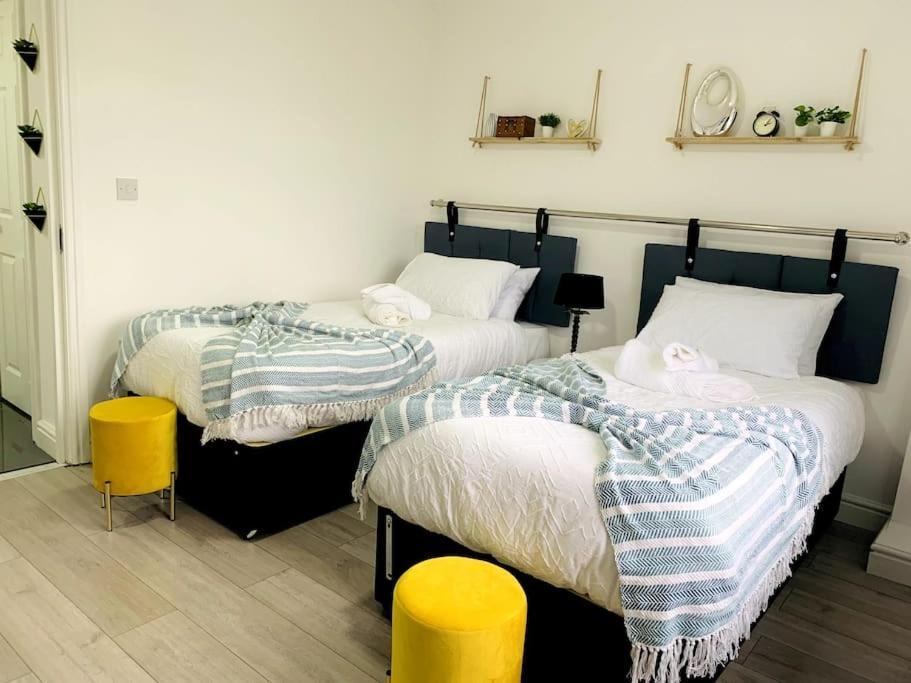 Large 7 Bedrooms Split-level Flat Sleeps Up To 14 Apartment Birmingham