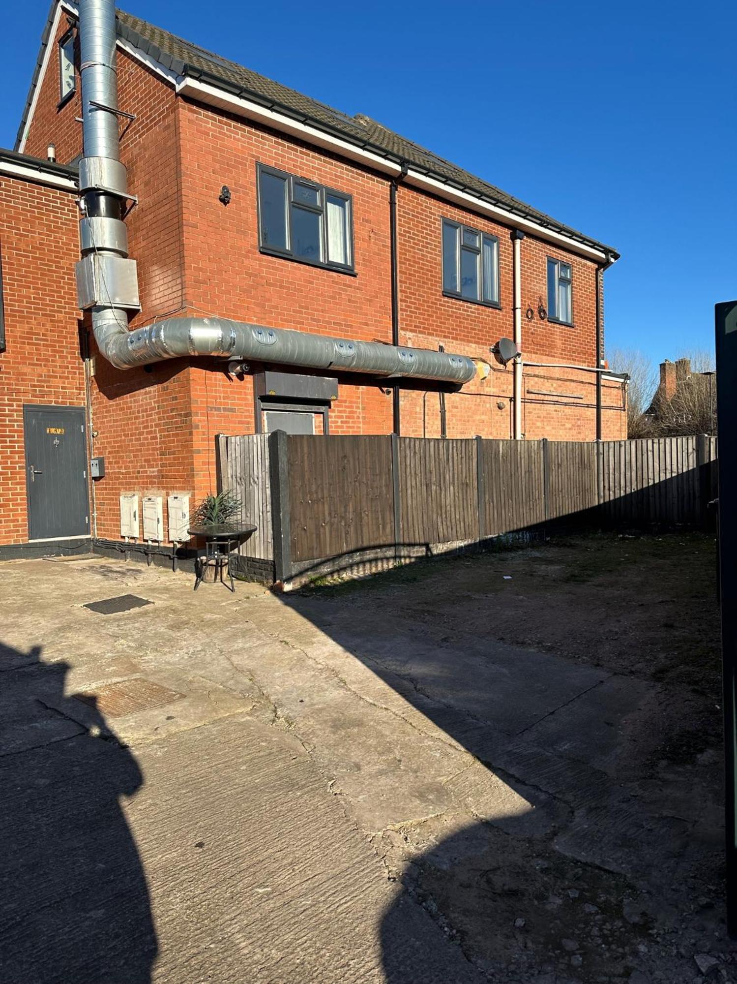 Large 7 Bedrooms Split-level Flat Sleeps Up To 14 * Birmingham