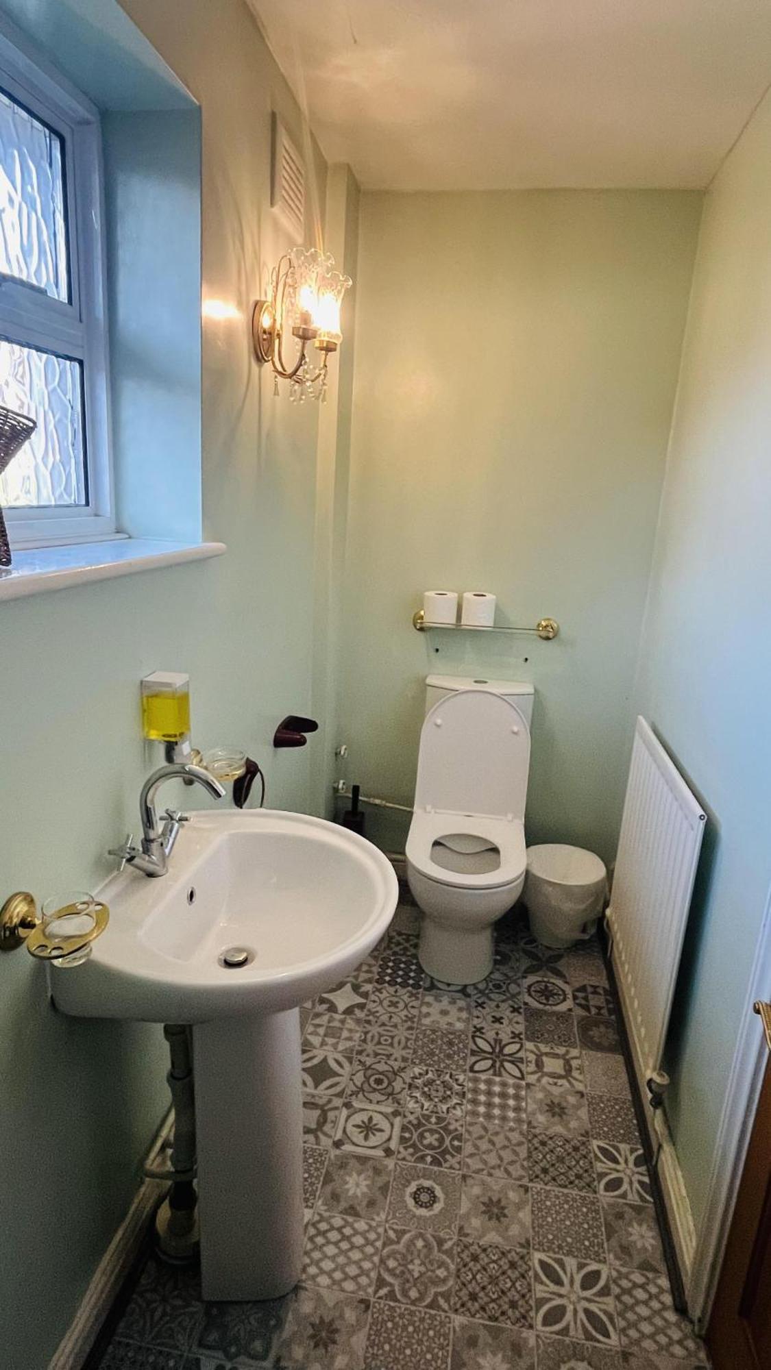 Unwind In Comfort At Cosy Caradus Free Parking *