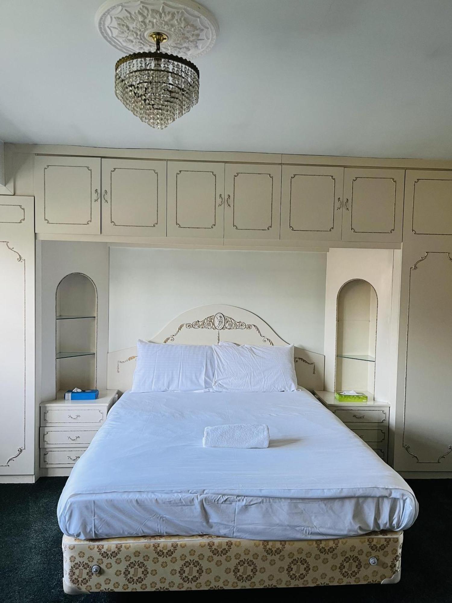 Holiday home Unwind In Comfort At Cosy Caradus Free Parking Birmingham