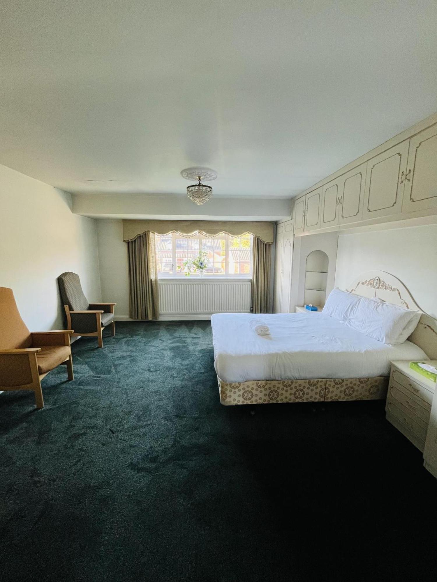 Holiday home Unwind In Comfort At Cosy Caradus Free Parking Birmingham