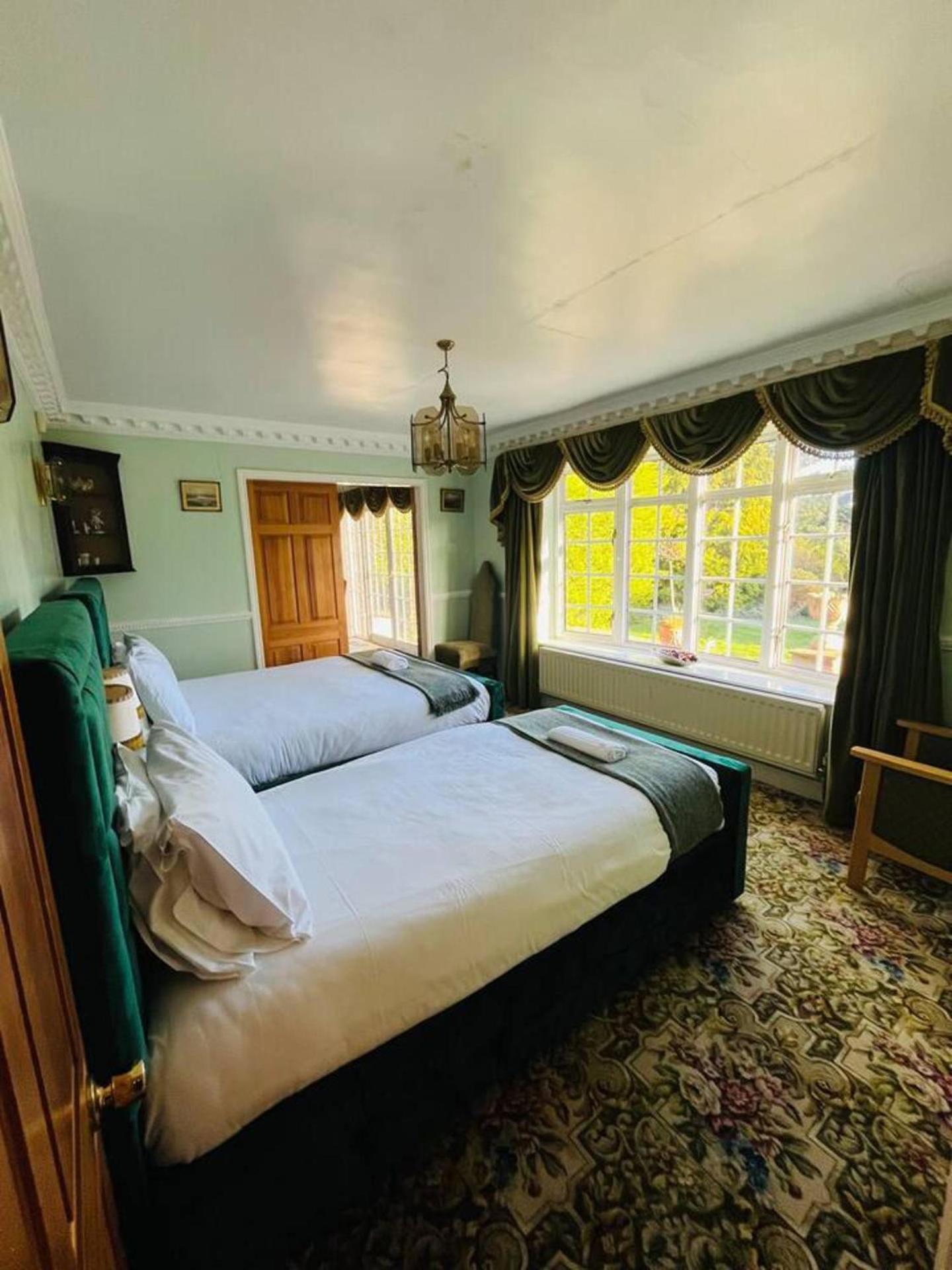 Unwind In Comfort At Cosy Caradus Free Parking Holiday home *