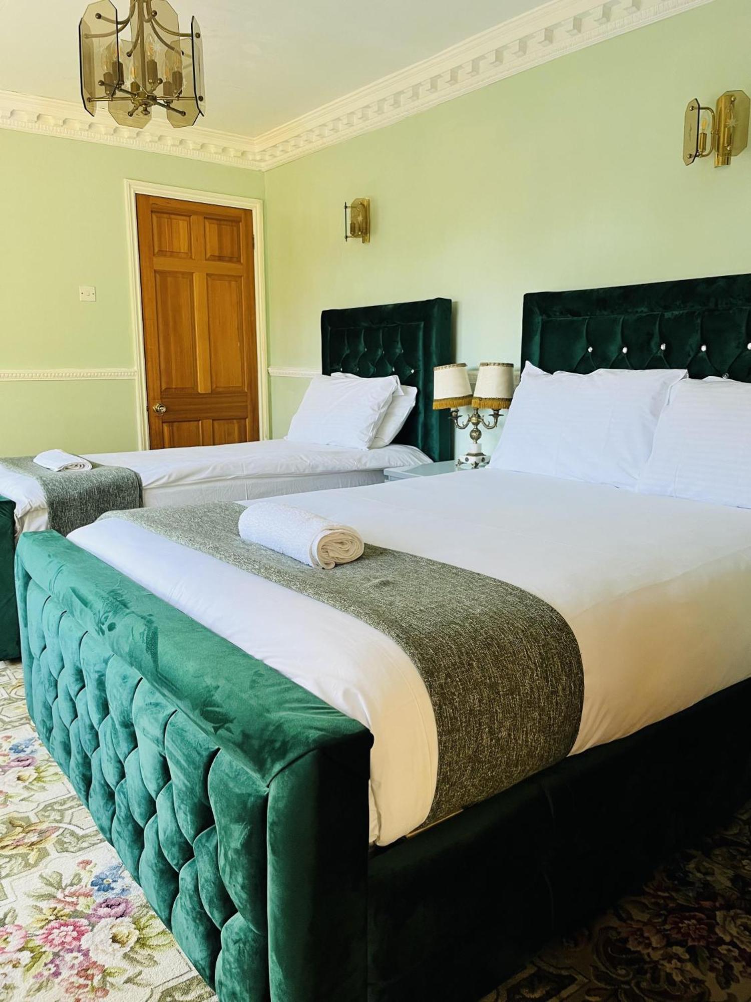 Holiday home Unwind In Comfort At Cosy Caradus Free Parking *
