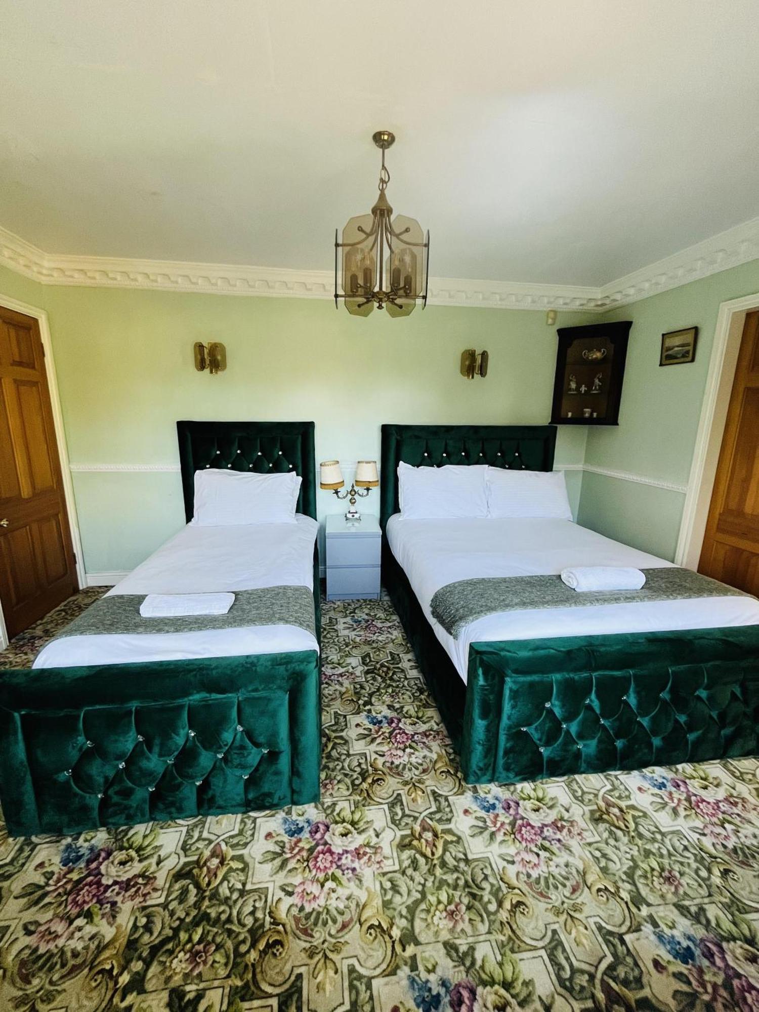 Unwind In Comfort At Cosy Caradus Free Parking Holiday home Birmingham