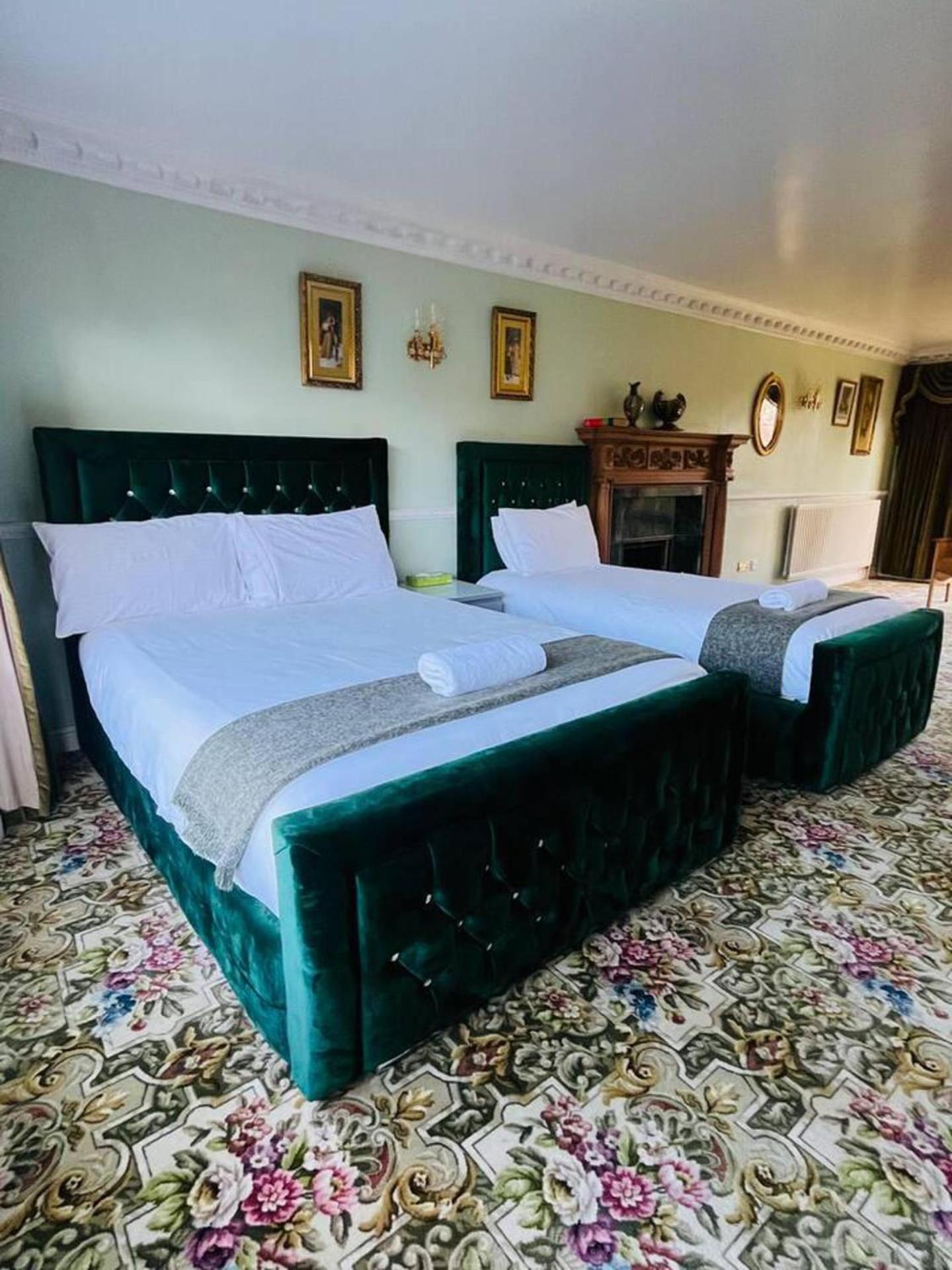 Unwind In Comfort At Cosy Caradus Free Parking