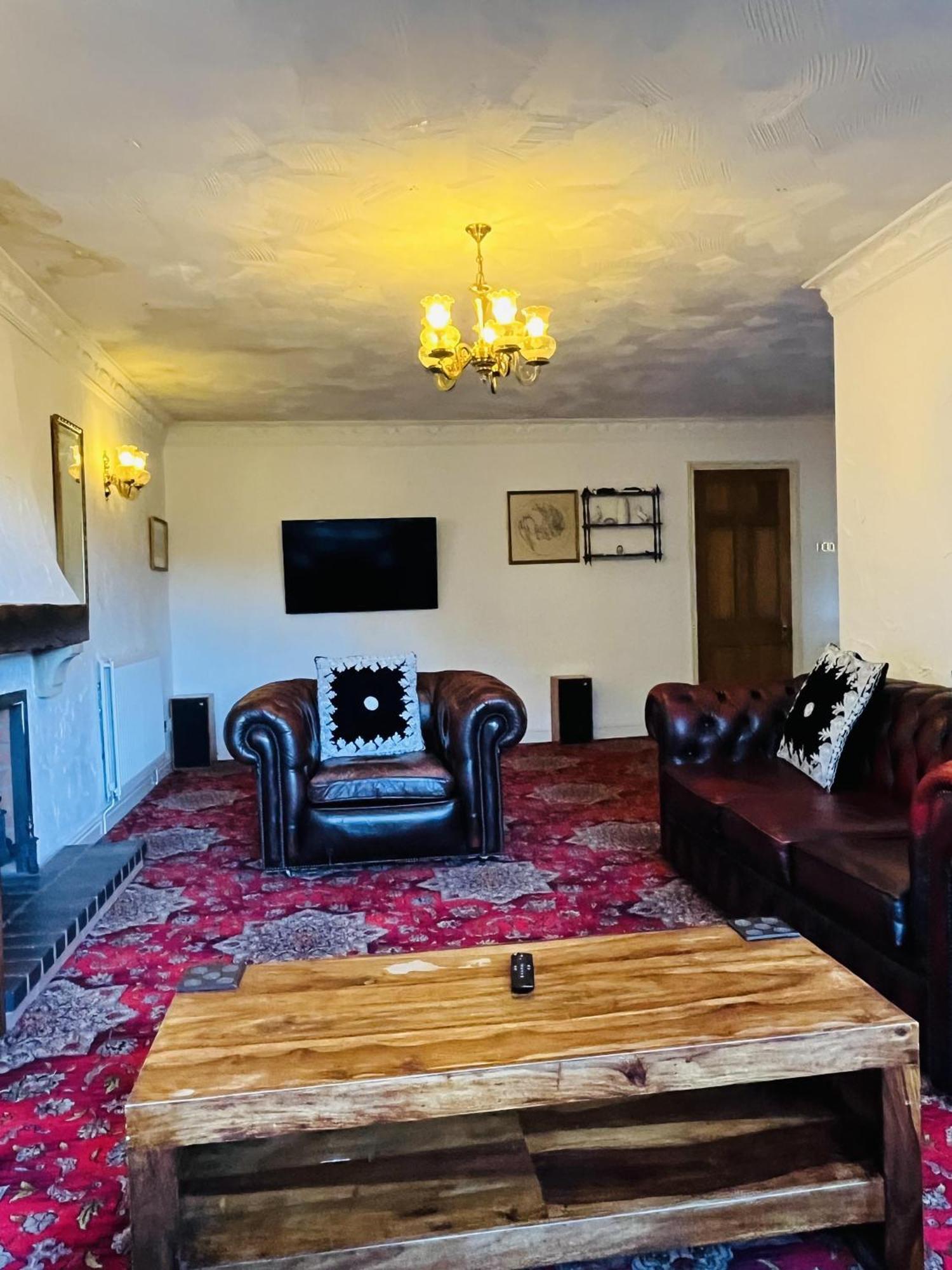 Unwind In Comfort At Cosy Caradus Free Parking Birmingham