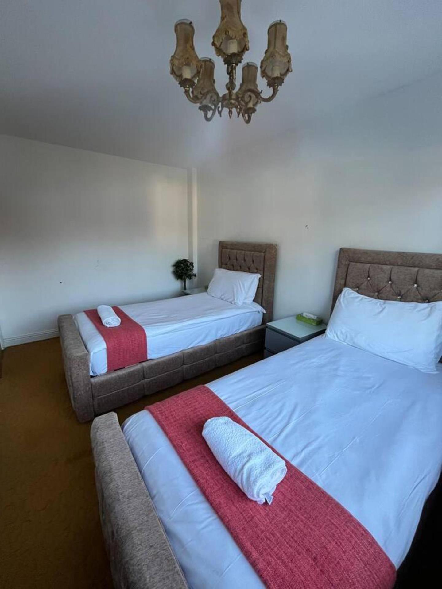 Unwind In Comfort At Cosy Caradus Free Parking Holiday home