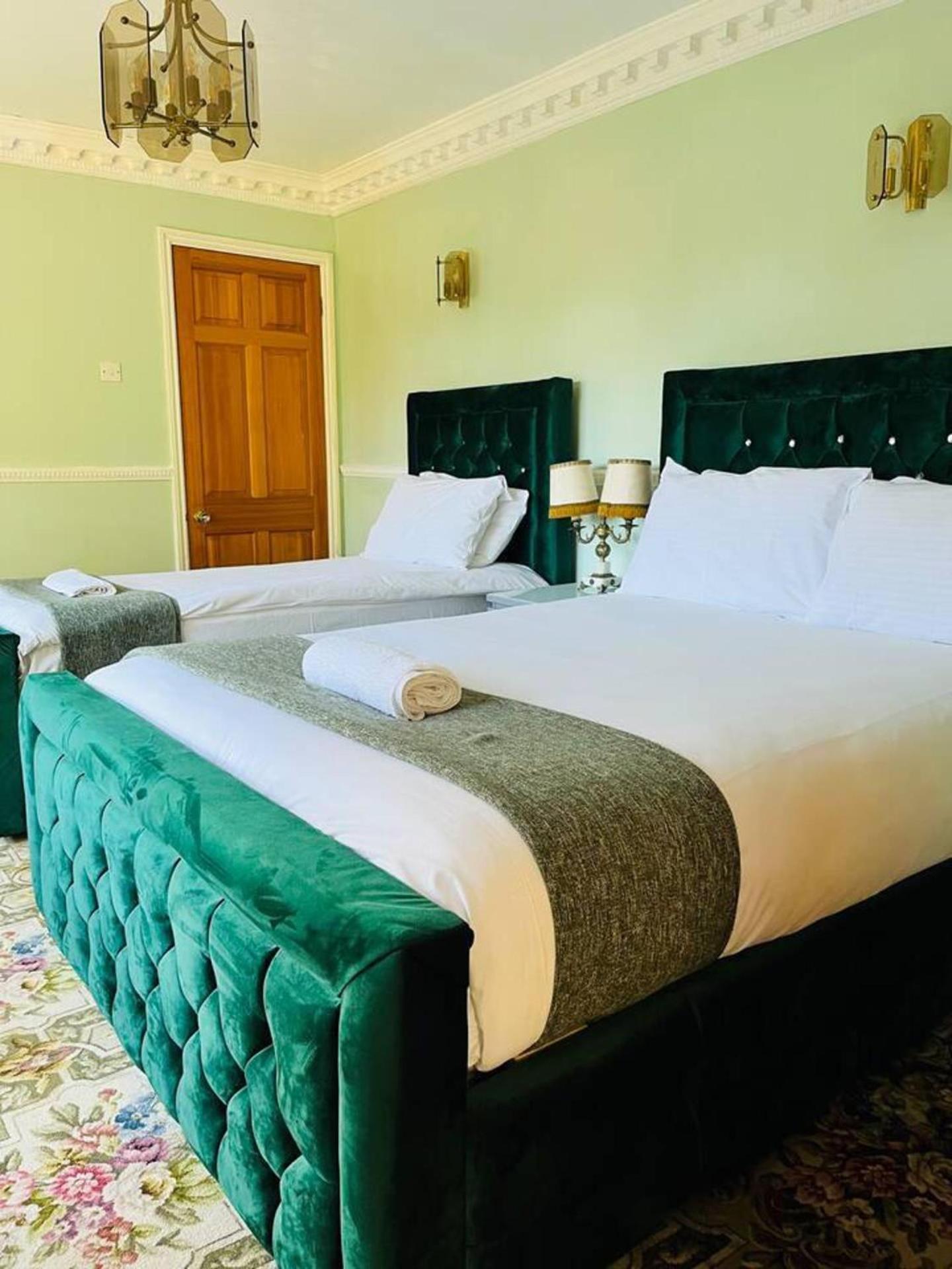 Unwind In Comfort At Cosy Caradus Free Parking *