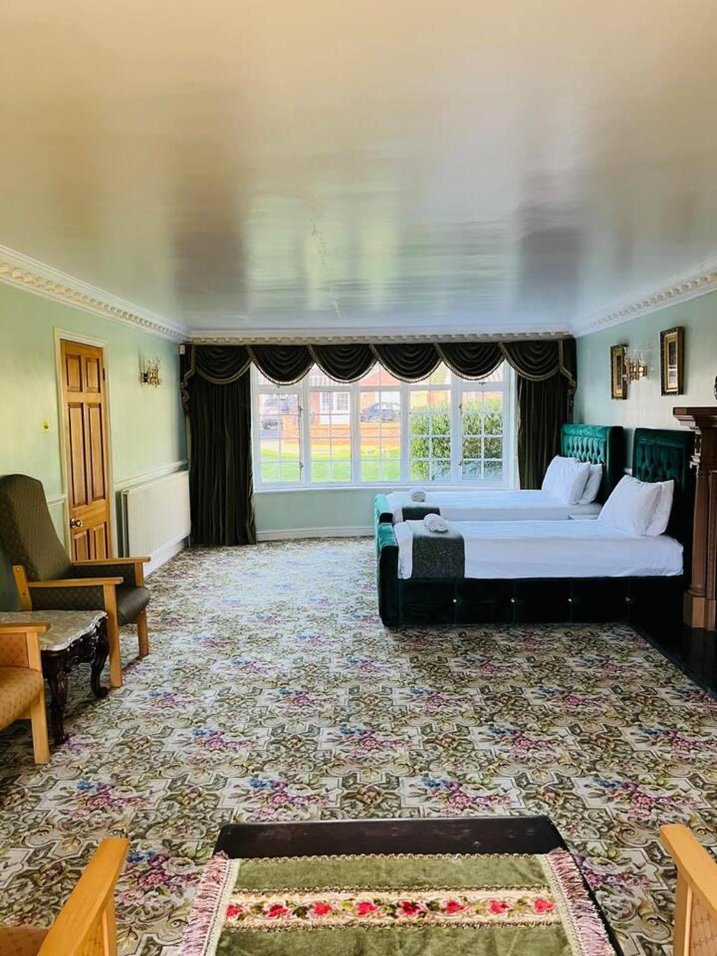 Unwind In Comfort At Cosy Caradus Free Parking