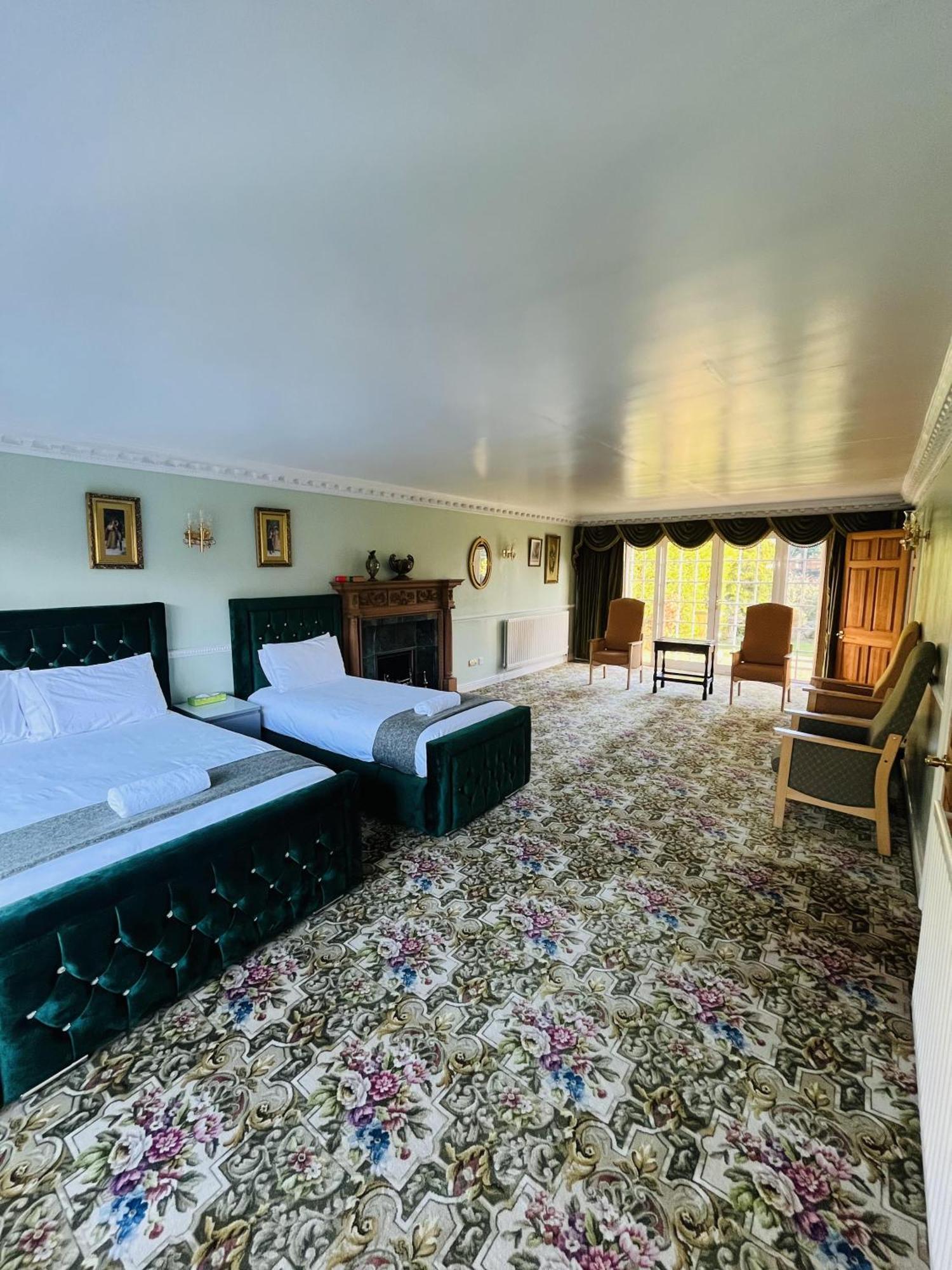 Unwind In Comfort At Cosy Caradus Free Parking Birmingham