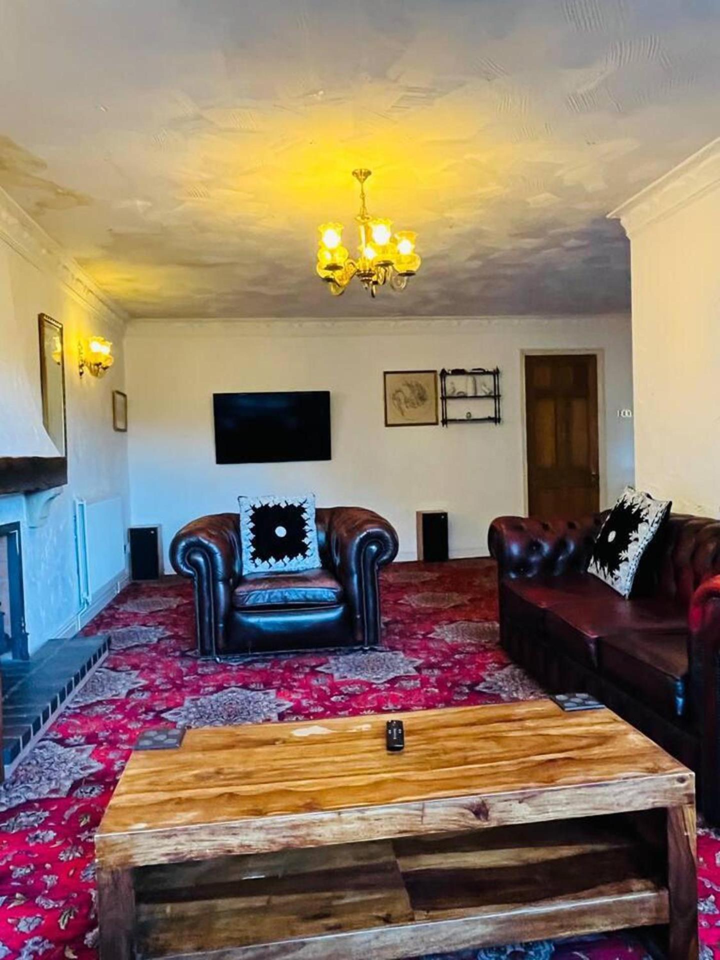 Unwind In Comfort At Cosy Caradus Free Parking