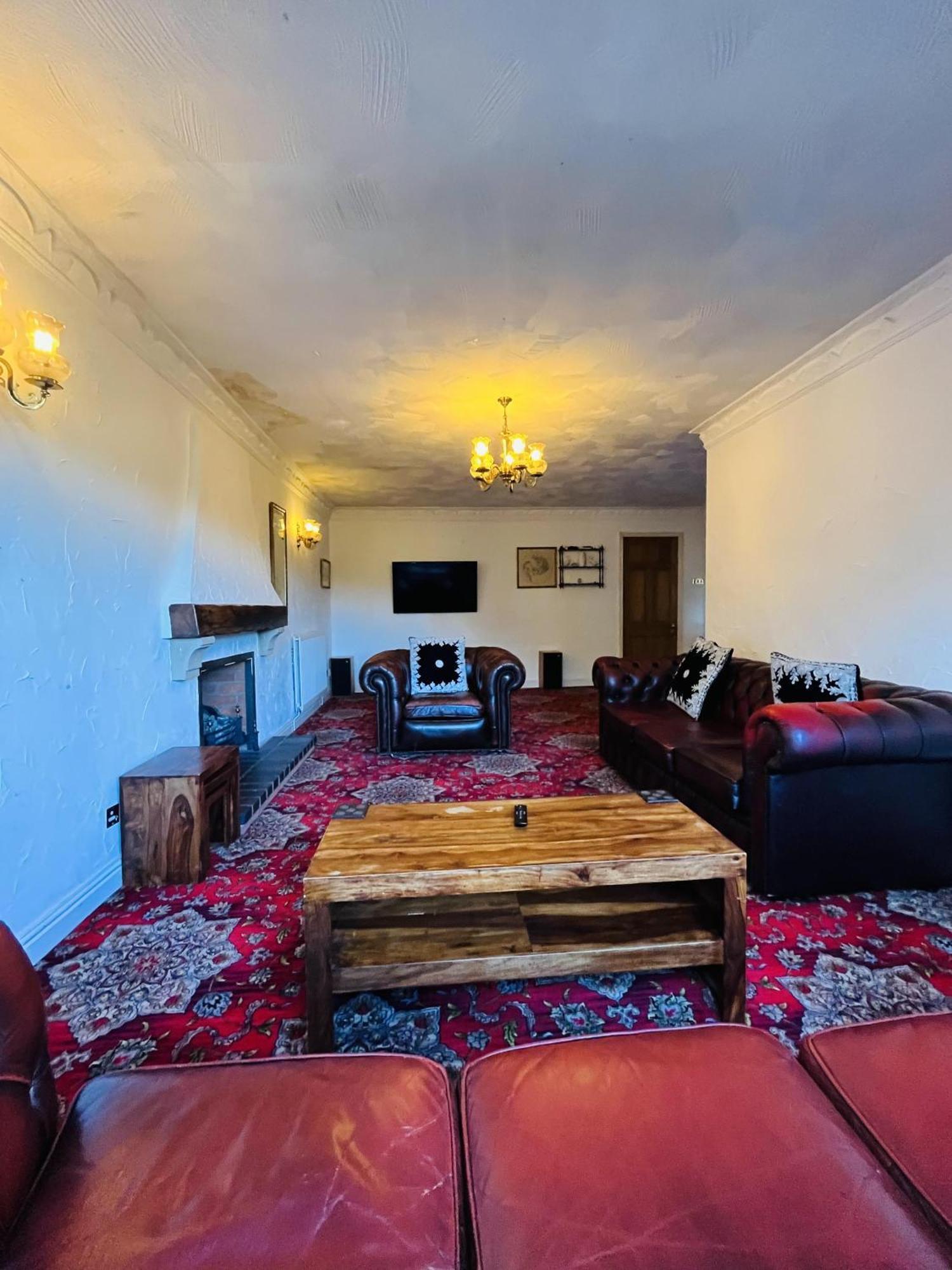 Unwind In Comfort At Cosy Caradus Free Parking