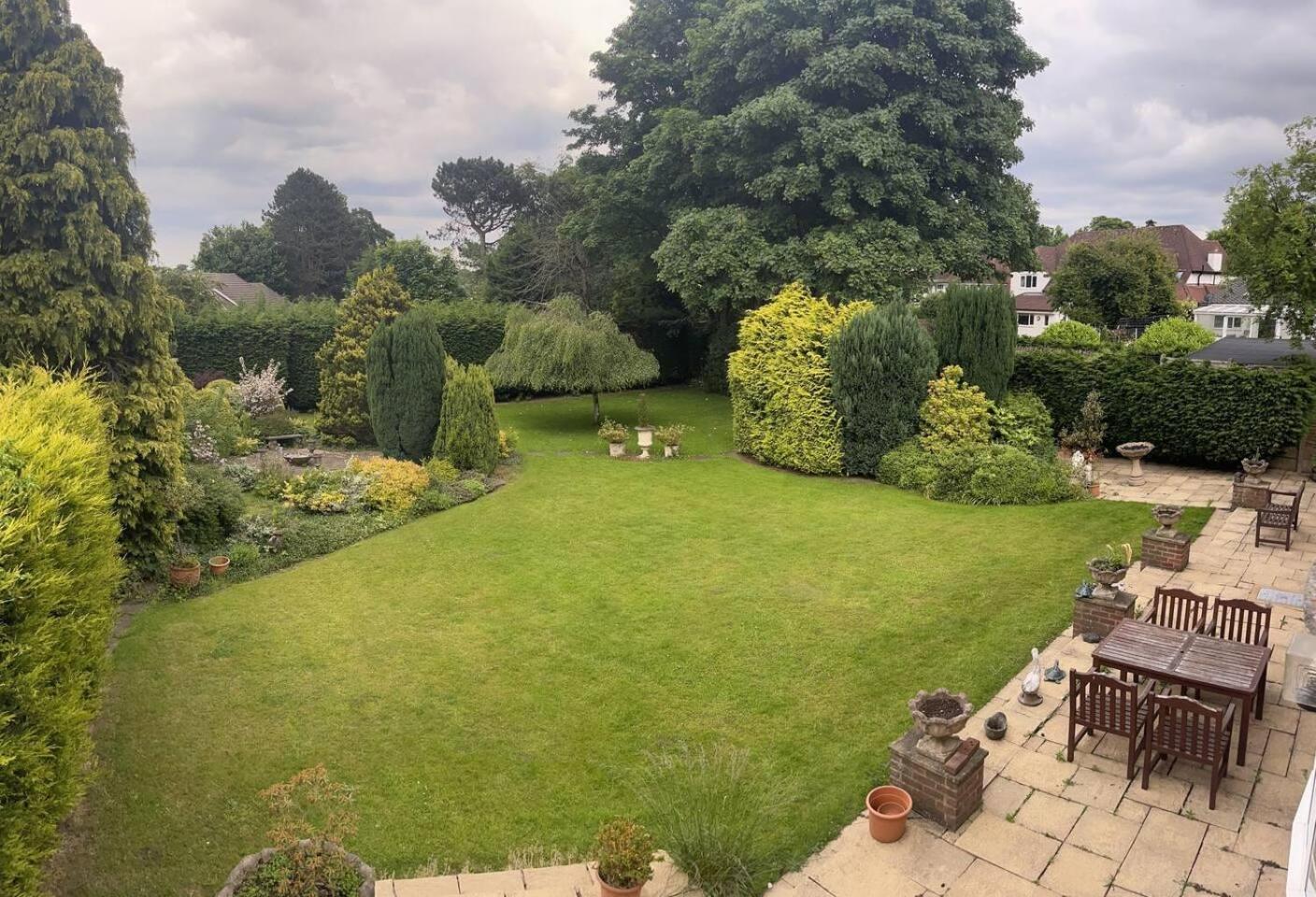 Unwind In Comfort At Cosy Caradus Free Parking Holiday home Birmingham