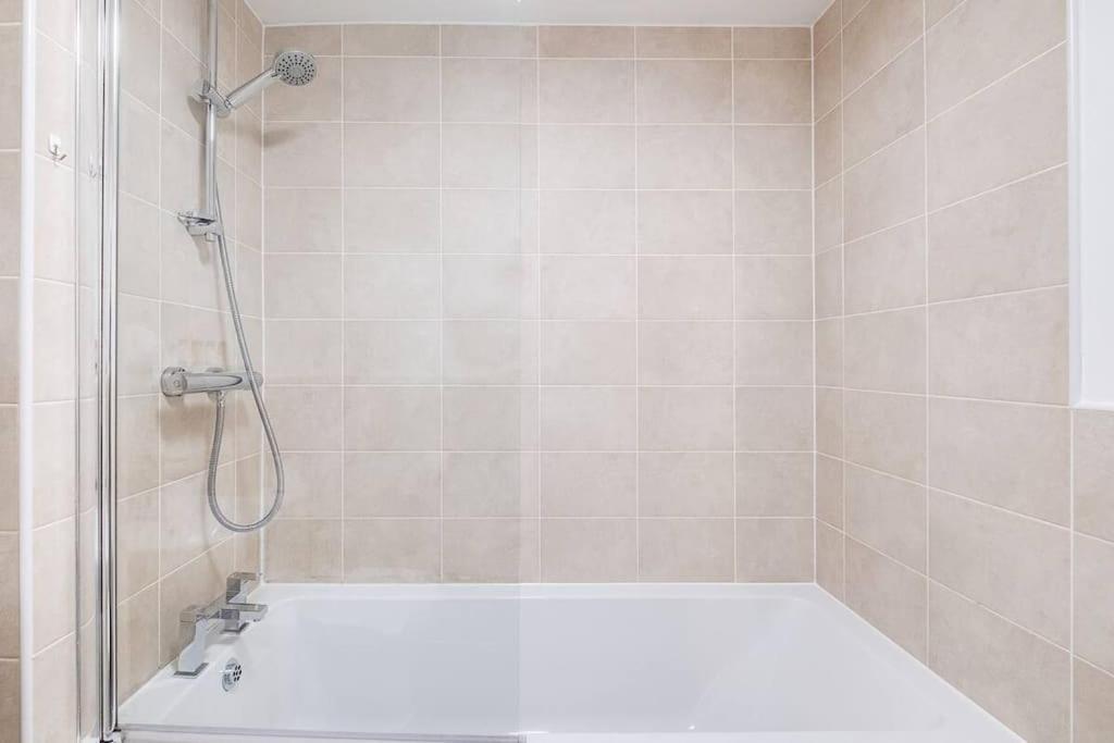 Apartment Ideal For Families & Businesses *