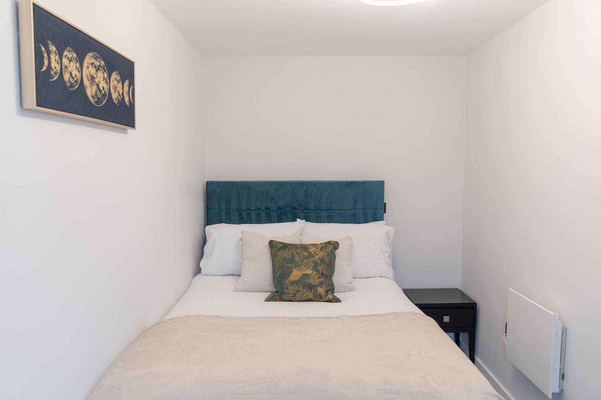 Apex Lofts - Modern 2 Bed With Rooftop Terrace Apartment *