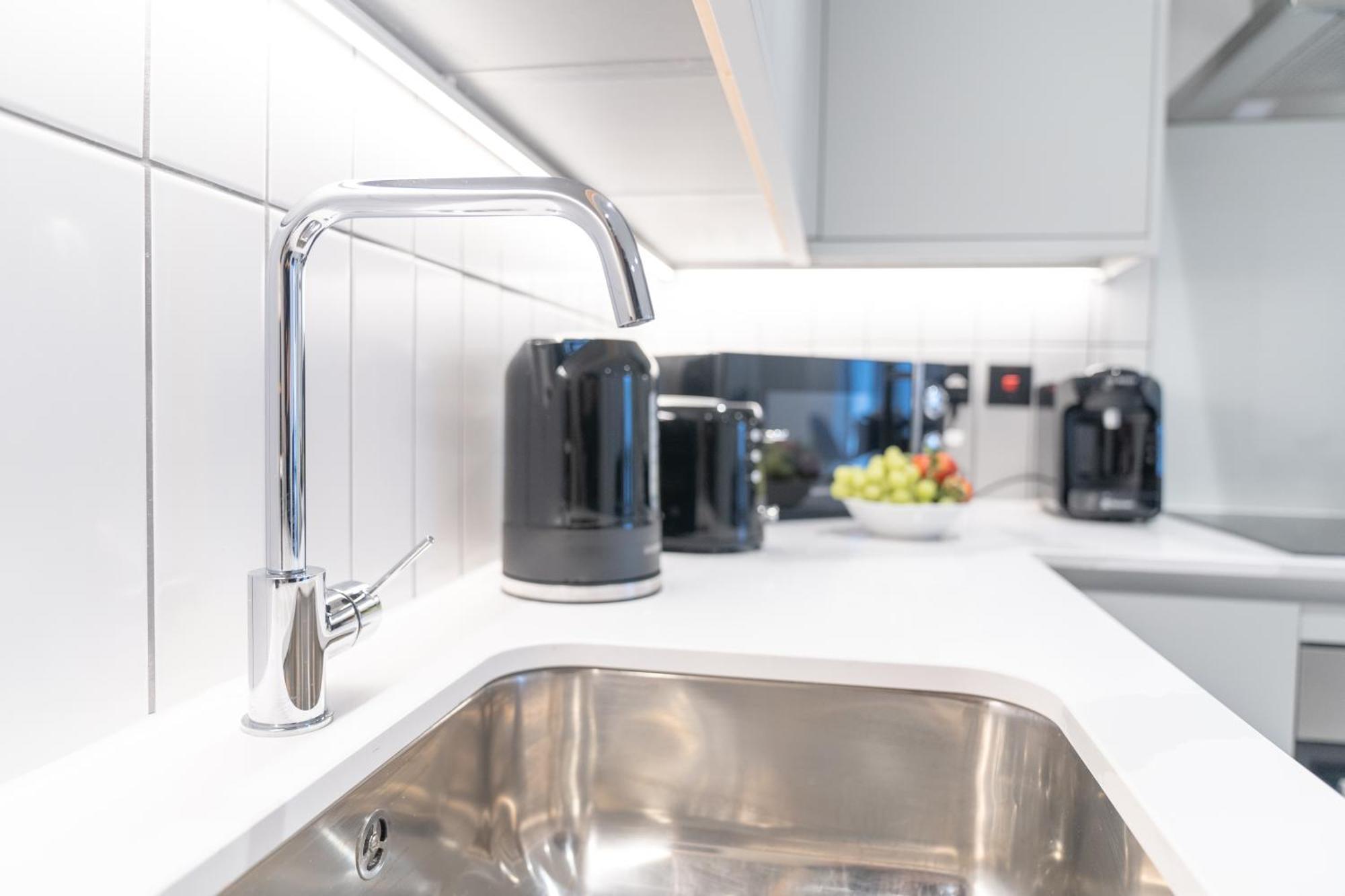 Apex Lofts - Modern 2 Bed With Rooftop Terrace Apartment *
